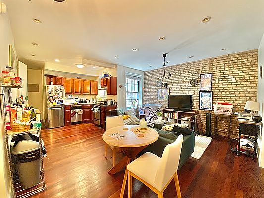 1st image of 552 Lincoln Pl APT D