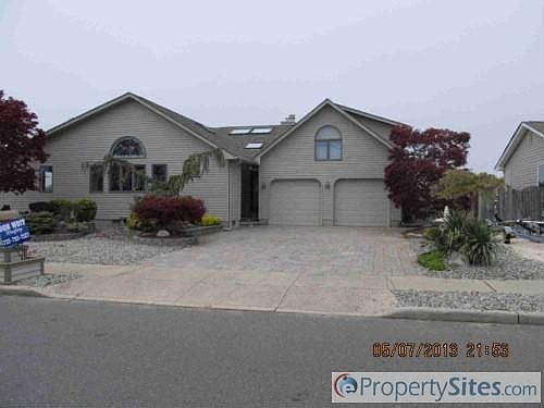 2nd image of 690 Bermuda Dr