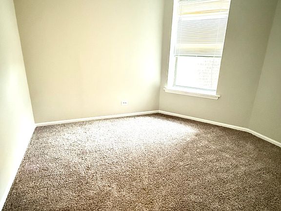3rd image of 6143 S Woodlawn Ave #1