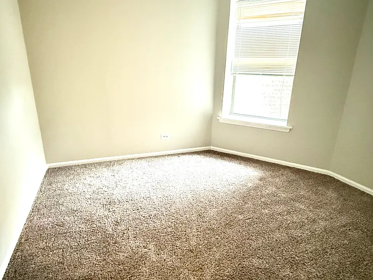 6143 S Woodlawn Ave #1 — Photo 3