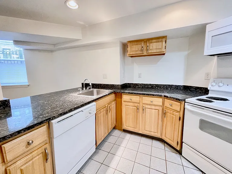 108 Jersey St #A — Photo 4