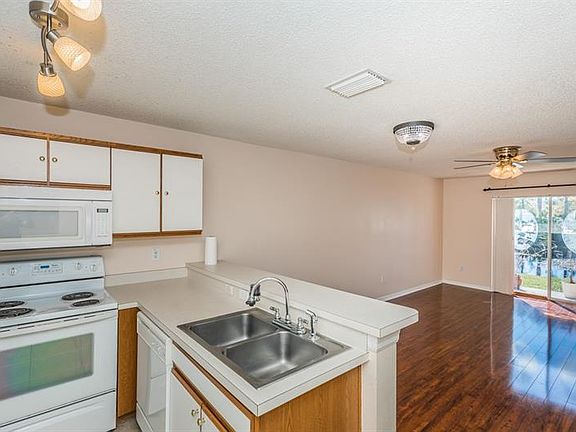 5th image of 8414 Edgewater Place Blvd