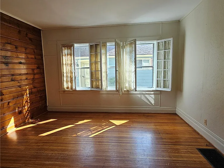 9 Rowley St #3 — Photo 14