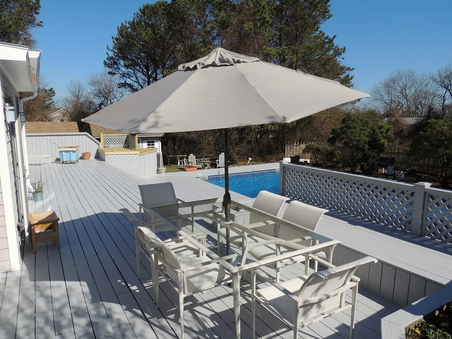 Exquisite Four-bedroom, Three-bath House — Photo 2