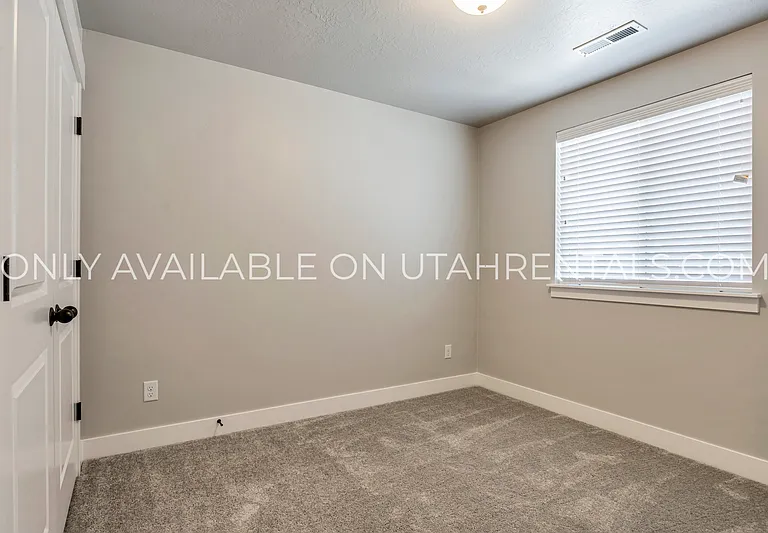 1736 N 3720 W — Photo 14
