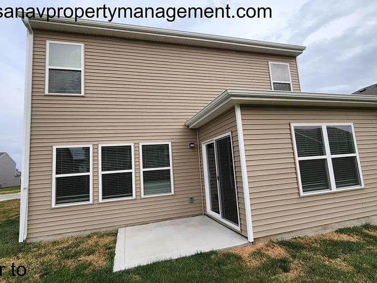 4202 NW Linwood Dr — Photo 2