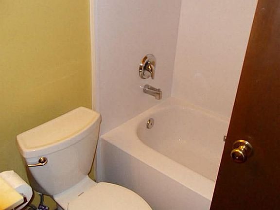 4th image of 1008 Westwood Dr