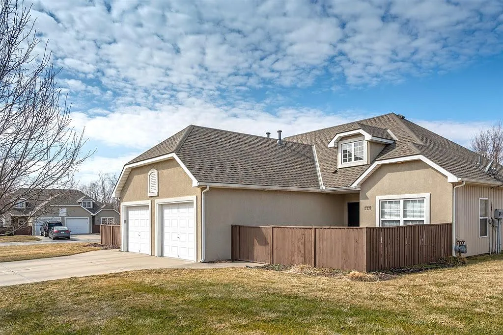 Peregrine Valley Duplexes — Photo 3