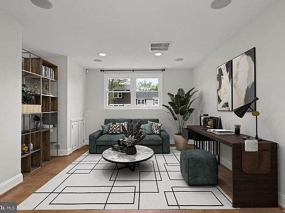 3rd image of 208 Meadowvale Rd