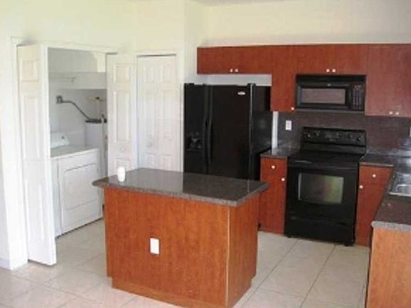 4th image of 3019 SE 15th Ave #3019