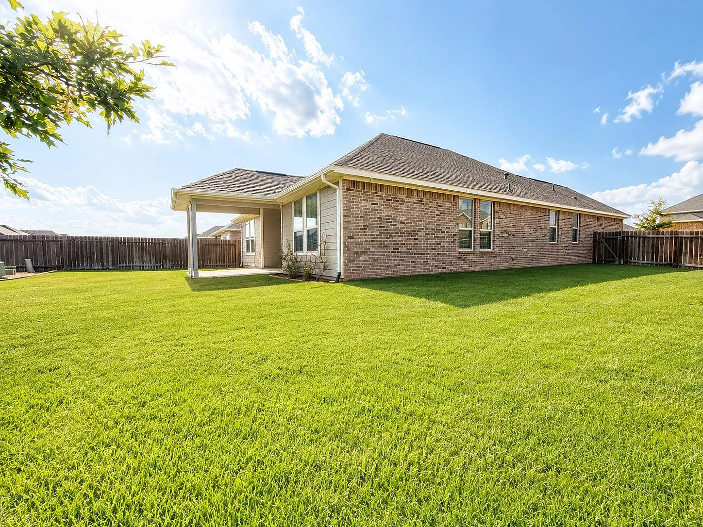 4 bed, 3.0 bath, 2097 sqft, $2,495 — Photo 2