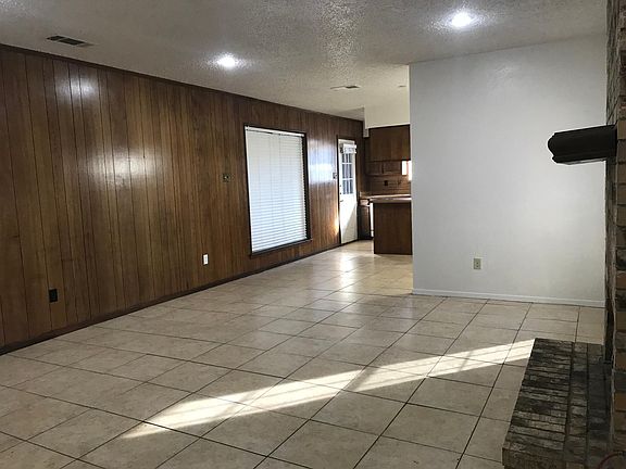 3rd image of 1022 Bluebird Dr