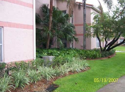 3rd image of 3440 Pinewalk Dr N APT 524