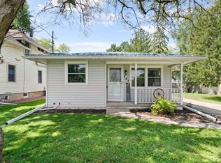 704 De Pere St, Menasha, WI 54952