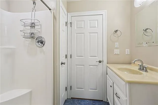 661 E William David Pkwy — Photo 22