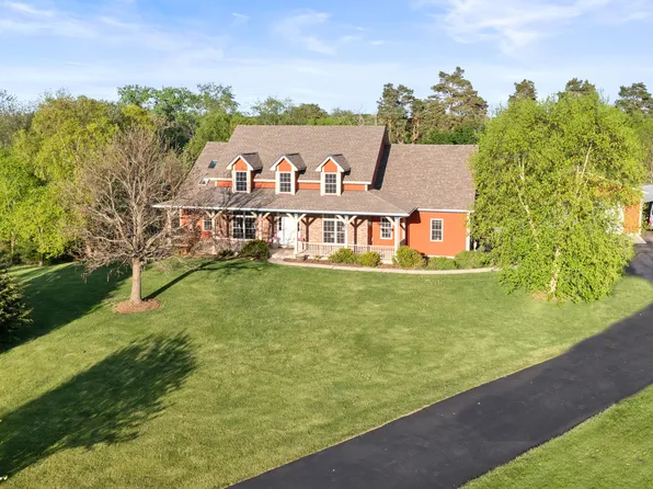 165 Clover Hill Ln, North Barrington, IL 60010