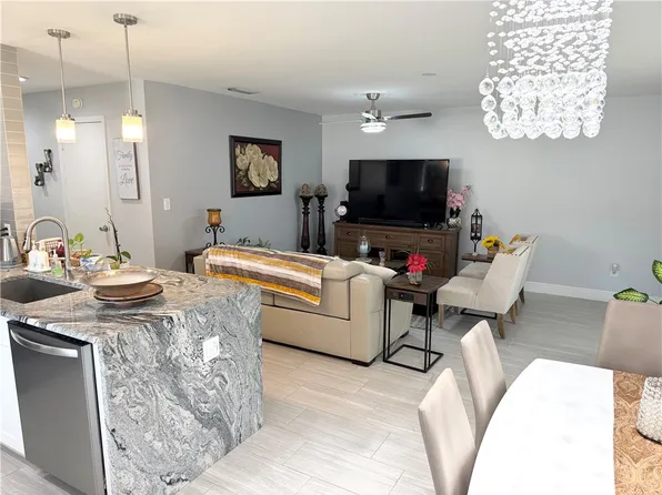 9 Vista Palm Ln APT 202, Vero Beach, FL 32962