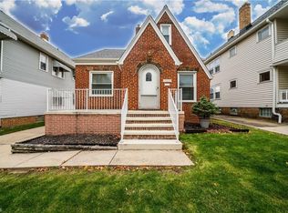 2203 Lewis Dr, Lakewood, OH 44107