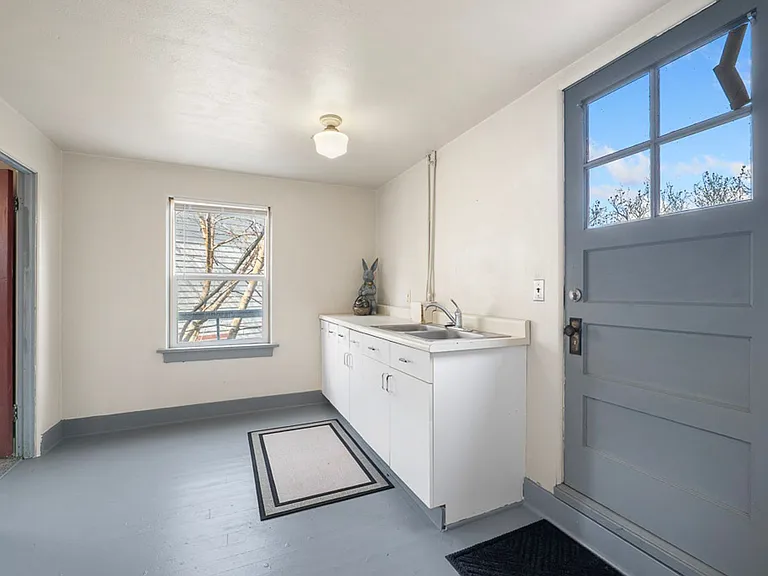 935 NE Maple St — Photo 23