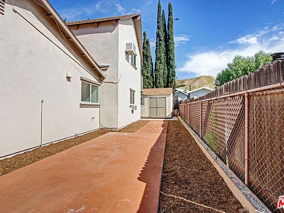 4th image of 14947 Daffodil Ave