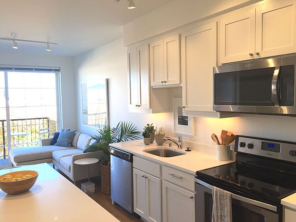 5th image of 1300 McKenzie Ave #202