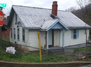 105 Laurel St, Paintsville, KY 41240