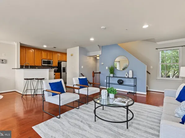 12821 Fair Briar Ln, Fairfax, VA 22033