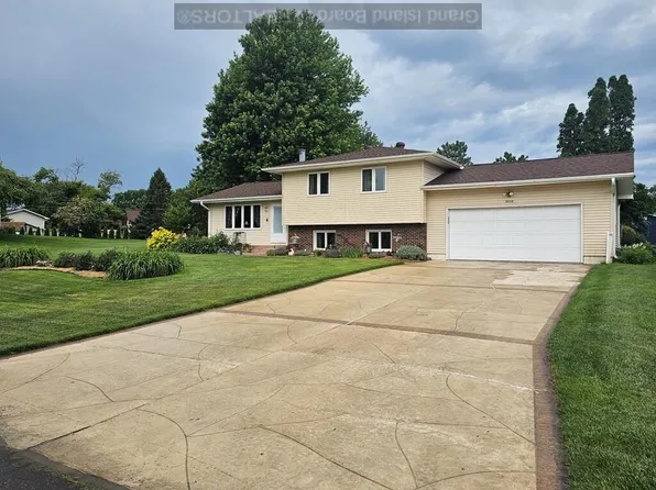 3828 Rochdale Cir, Grand Island, NE 68803