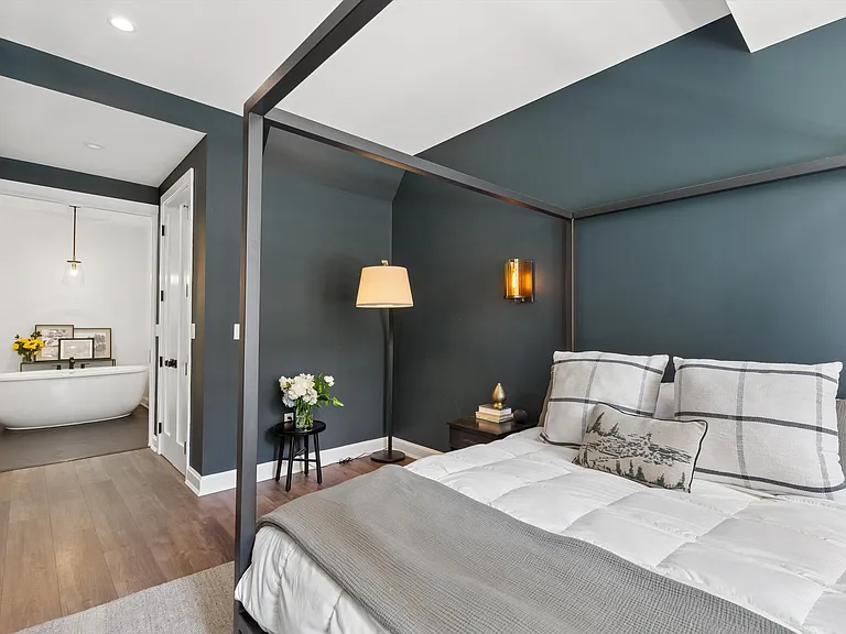 252 W 30th St #2B — Photo 9