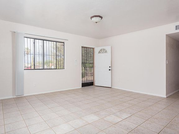 3rd image of 6806 S Paseo De Las Aguilas