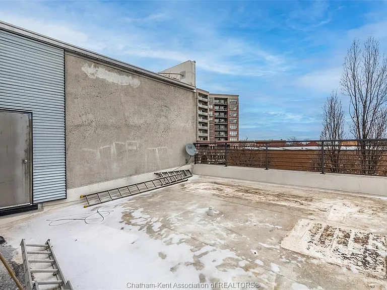 138 King St W #302 — Photo 20