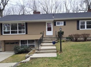 12 Crestview Cir, Scituate, RI 02857