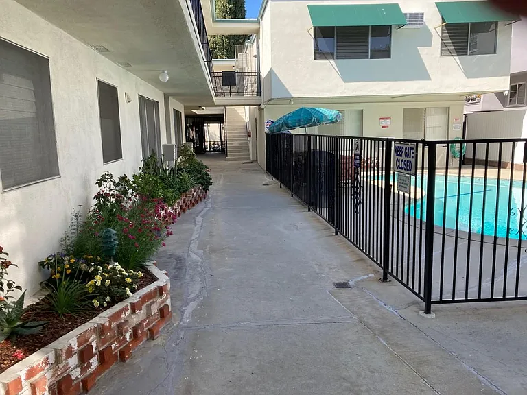 1234 N Laurel Ave — Photo 17
