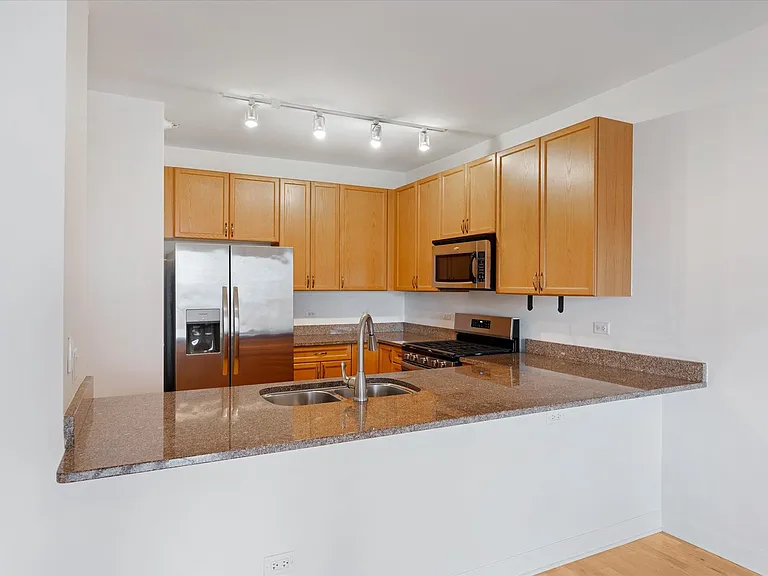 451 W Huron St #703 — Photo 11