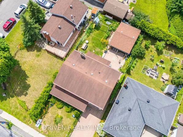876 Pinecrest Rd, Ottawa, ON K2B 6B2