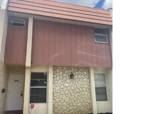 7931 SW 8th Ct, Pompano Beach, FL 33068
