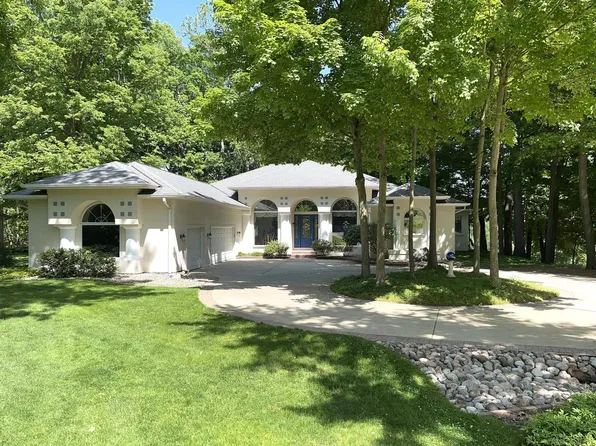 2337 Spring Arbor, Saint Joseph, MI 49085