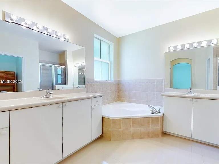 12281 SW 121st Ter — Photo 35