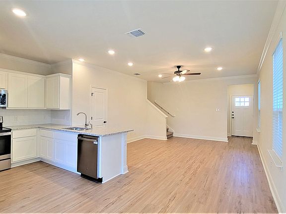 3rd image of 2303 Lynwood Bend #102