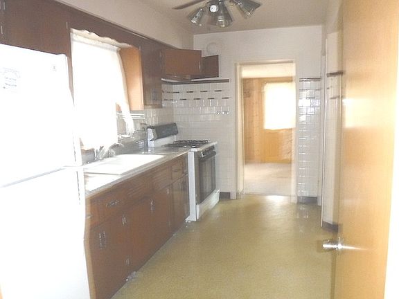 3rd image of 6748 S Karlov Ave