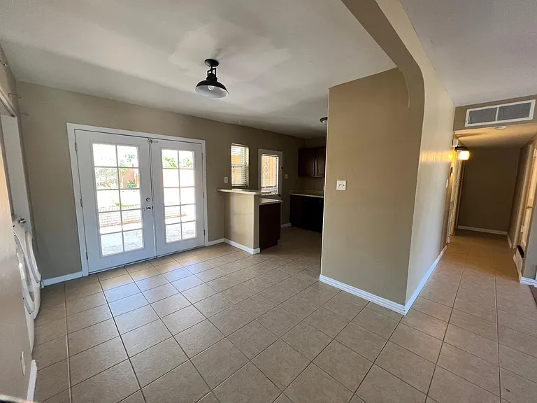 5906 Aspen Ave NE — Photo 5