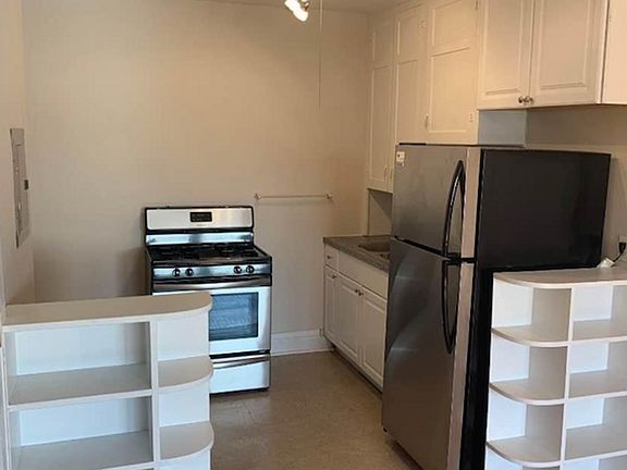 3rd image of 2726 Girard Ave S #107
