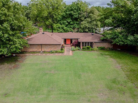 3rd image of 2609 S Black Oak Dr