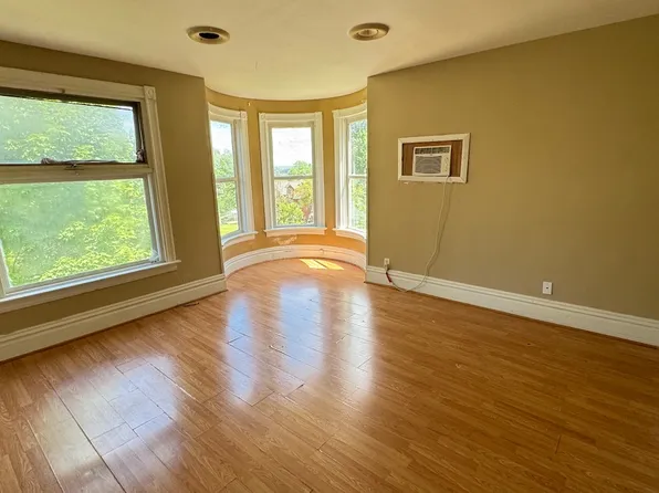 1101 Race St APT B, Dubuque, IA 52001