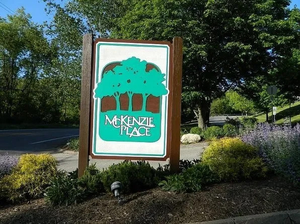 1012 Kenzie Dr, Pittsburgh, PA 15205