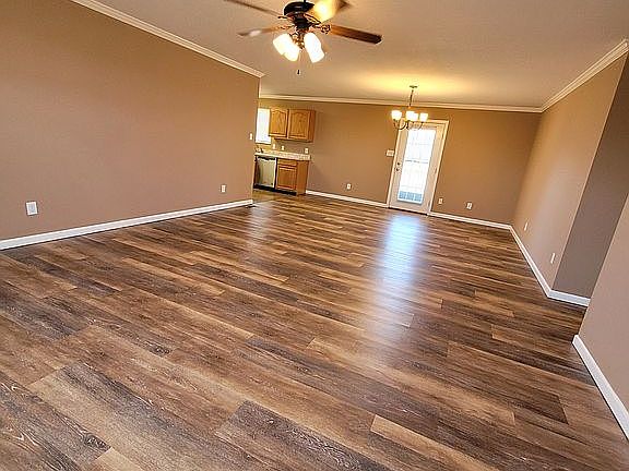 3rd image of 7537 Peony Dr