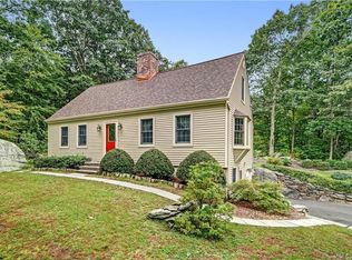 6 New Lebbon Rd, Sandy Hook, CT 06482