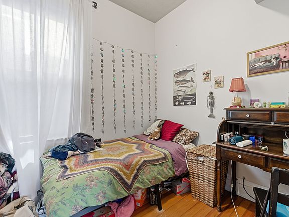 5th image of 3811 N Southport Ave #3