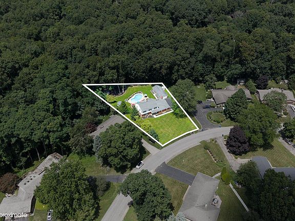 3rd image of 351 W Ridge Cir