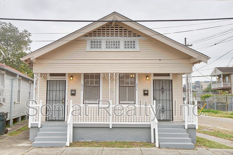 1st image of 654 S Rendon St